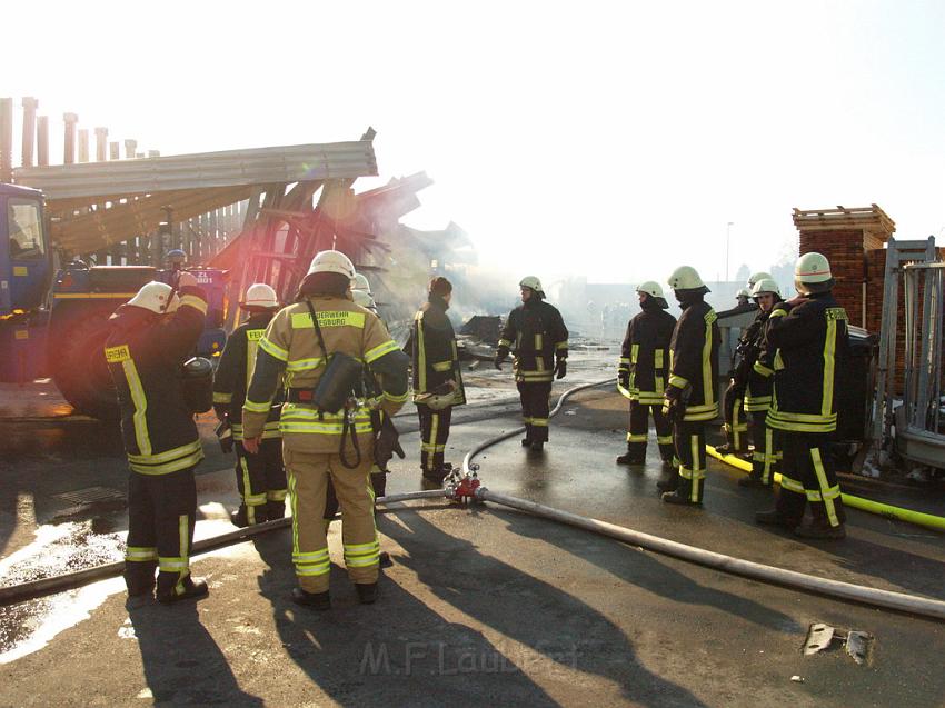 Grossbrand Holzlager Siegburg Industriestr P009.JPG